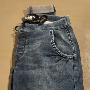 Denizen by Levi’s womens pull on jeans medium